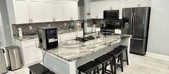 Modern Luxury Retreat - 10PPL