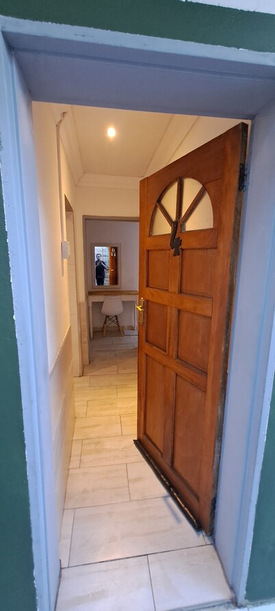 Room 2 - with Bathtub