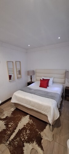    Room 2 - with Bathtub