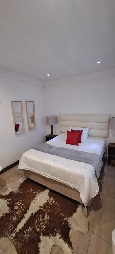    Room 2 - with Bathtub