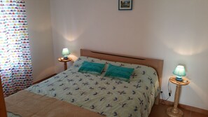 2 chambres, fer et planche à repasser, draps fournis