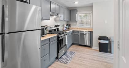 Renovated 5BD Townhome; 2 Minutes from Serene Marietta Square Highlights