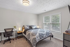 5 bedrooms, desk, iron/ironing board, travel cot