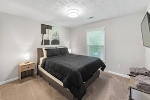 5 bedrooms, desk, iron/ironing board, travel crib
