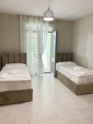 2 chambres, fer et planche à repasser, Wi-Fi, draps fournis