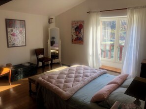 5 bedrooms, WiFi, bed sheets