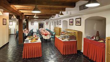 Free daily buffet breakfast