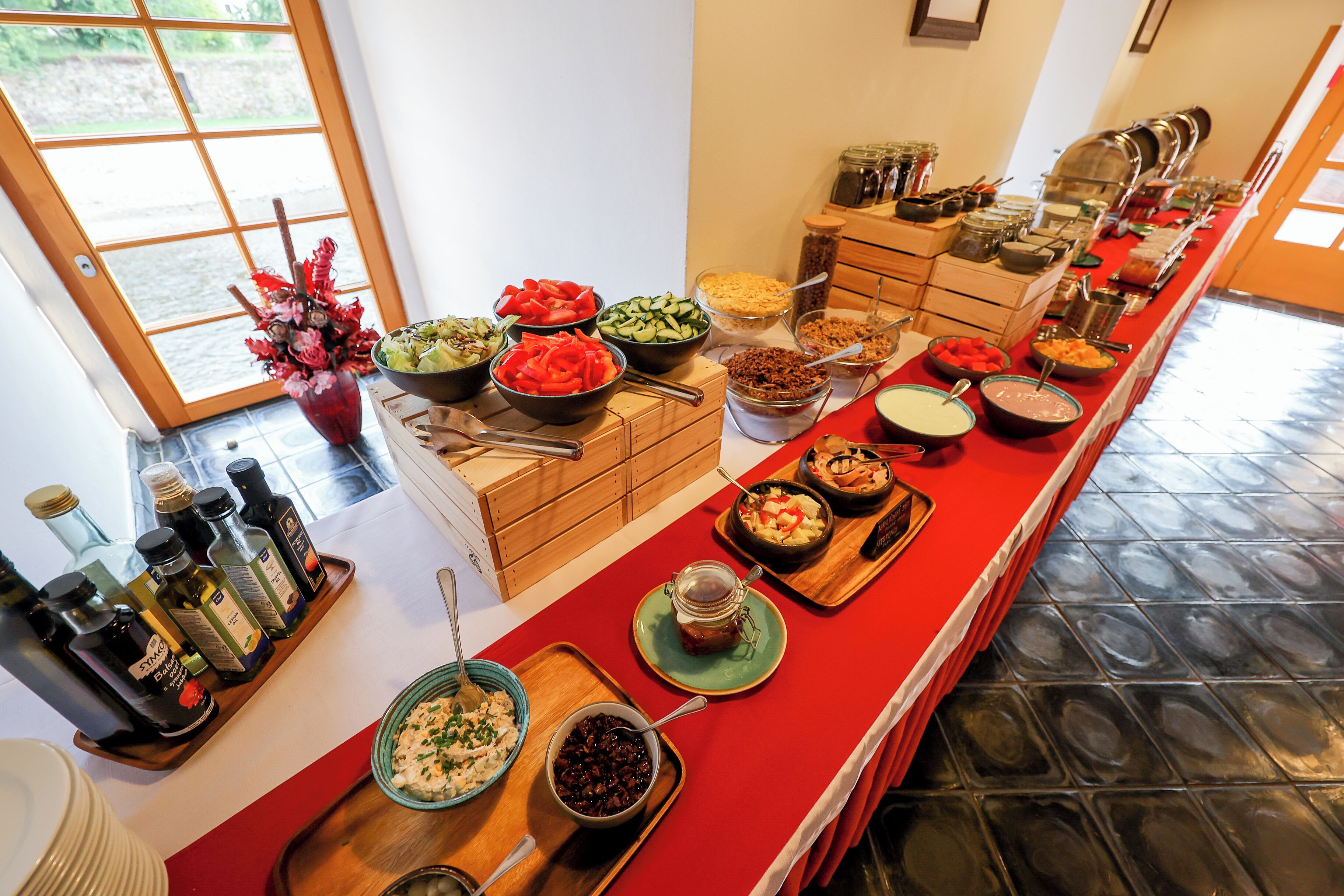 Free daily buffet breakfast 