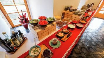 Free daily buffet breakfast