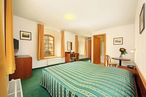 Chambre Confort double, vue sur la ville | 1 chambre, literie hypoallergénique, lit avec matelas Select Comfort