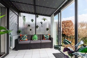 Interior - City home with parking and garden- pet friendly (Chester)