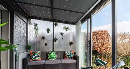 City home with parking and garden- pet friendly