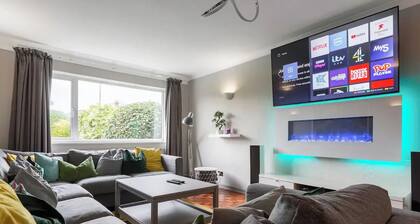 City home with parking and garden- pet friendly