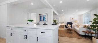 Charming 2-bedroom house in delightful Solana Beach with AC, WiFi. 