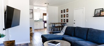 Charming 2-bedroom house in wonderful Oklahoma City with AC, WiFi