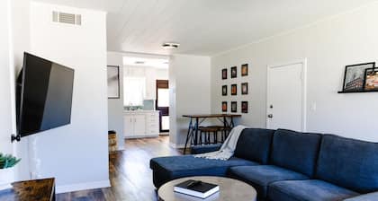 Charming 2-bedroom house in wonderful Oklahoma City with AC, WiFi