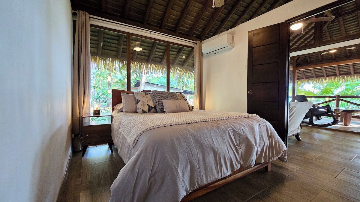 Tropical Beachfront Home in Cambutal - Image 1