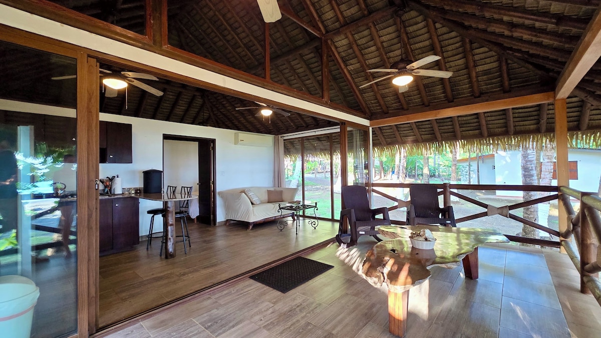 Tropical Beachfront Home in Cambutal — Vacation Rental accommodation in Playa Cambutal, Panama