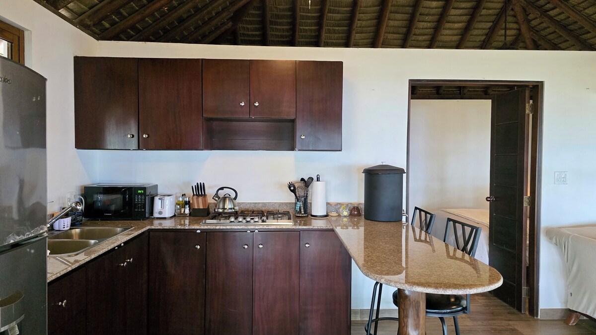 Tropical Beachfront Home in Cambutal thumbnail 2