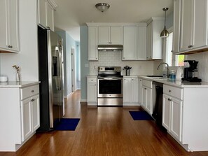 Fridge, microwave, oven, stovetop - Village of Catskill Home (Catskill)