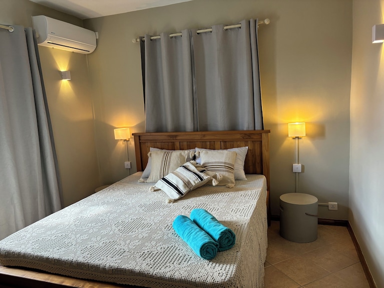 West Riviera - Centrally Located Apartment Close To The Beach With Breakfast. - Mauritius