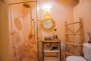 Dobbeltrom – comfort | Bad | Dusj, hårføner, badekåper og håndklær