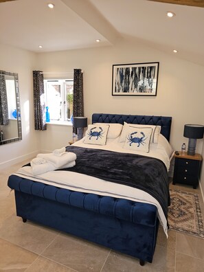 3 bedrooms, iron/ironing board, free WiFi, bed sheets - Rural Escape and dog friendly (Fiddington)