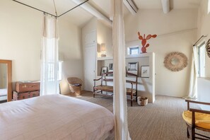 5 chambres, fer et planche à repasser, Wi-Fi, draps fournis