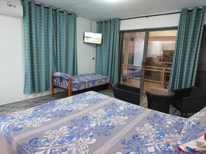 1 habitación, tabla de planchar con plancha, wifi y ropa de cama 