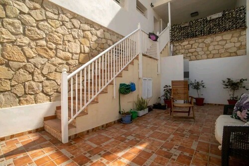 STYLISH & SPACIOUS STUDIO- 4 MINUTES WALK TO BEACH