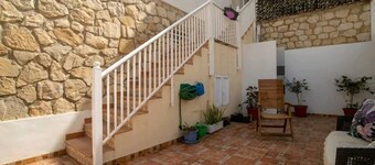 STYLISH & SPACIOUS STUDIO- 4 MINUTES WALK TO BEACH