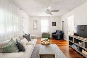 テレビ、書斎 / ワークスペース