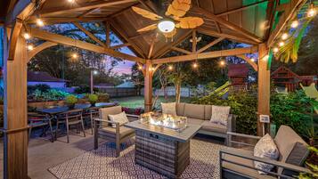 House (6 Bedrooms) | Interior