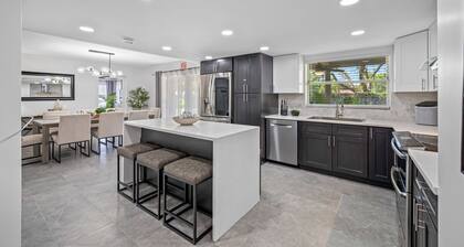 Luxury Retreat: Pool, Games, Basketball & More!