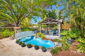 Interior - Luxury Retreat: Pool, Games, Basketball & More! (Largo)