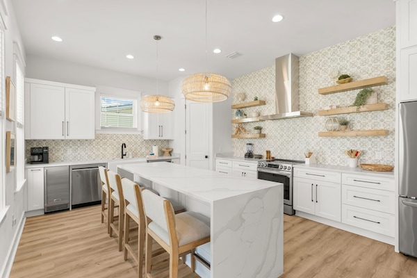 Køleskab, mikrobølgeovn, ovn, kogeplade