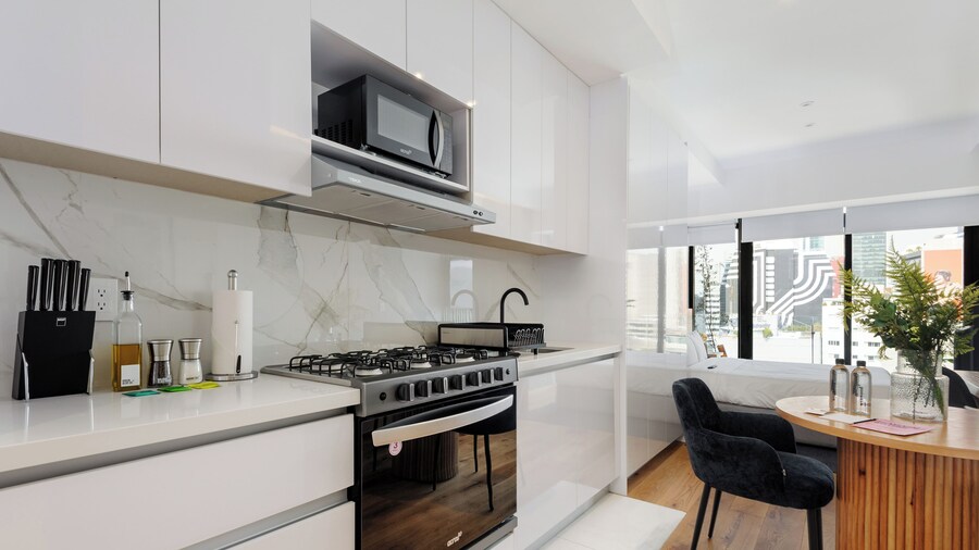 Icon Roma 517 by Wynwood House