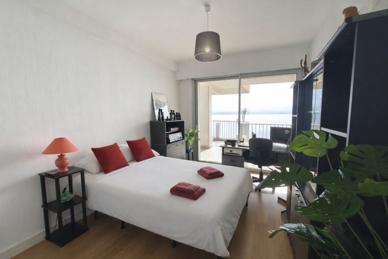 3 chambres, fer et planche à repasser, Wi-Fi, draps fournis