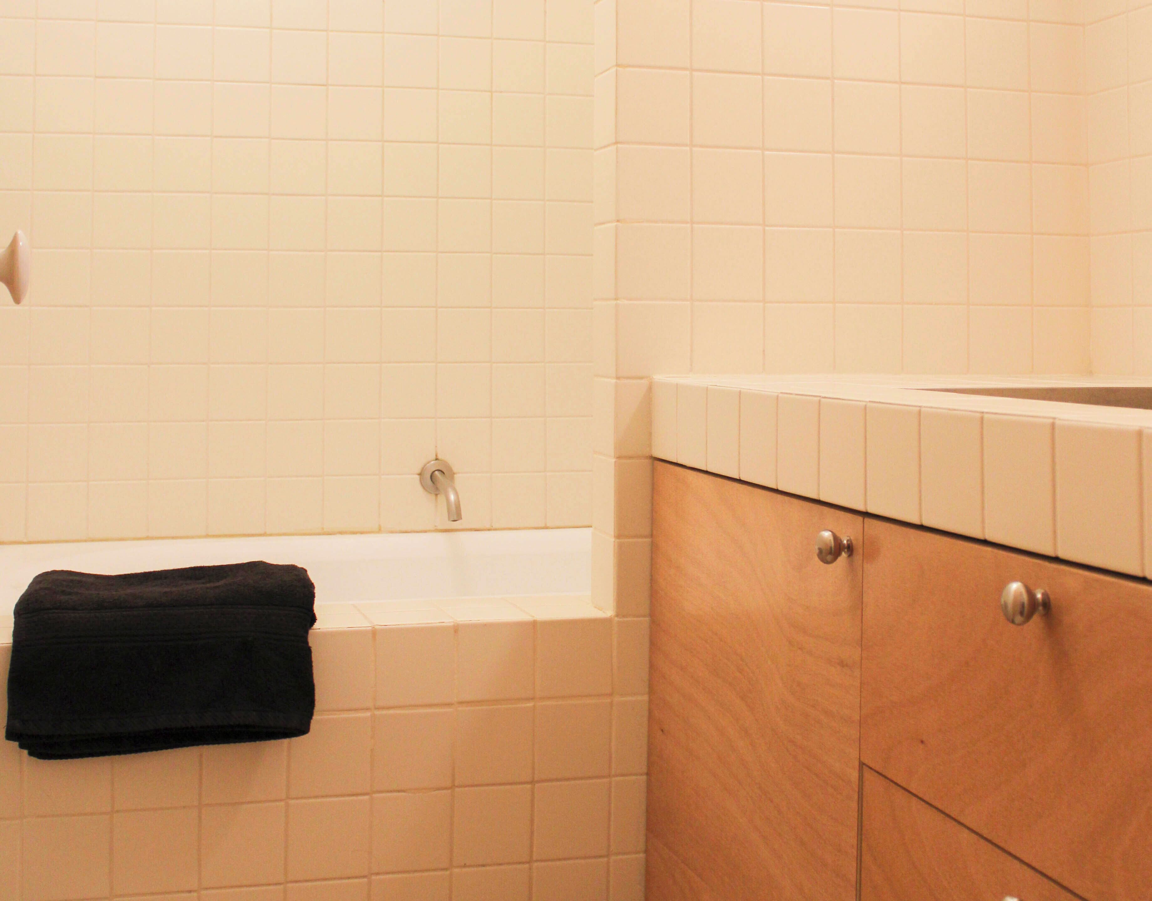 Sèche-cheveux, serviettes fournies