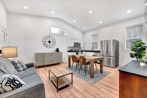 Decca's Guesthouse Su