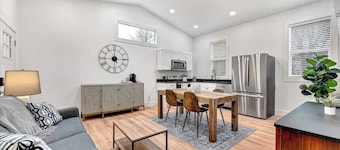 Decca's Guesthouse Su