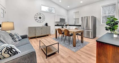 Decca's Guesthouse Su