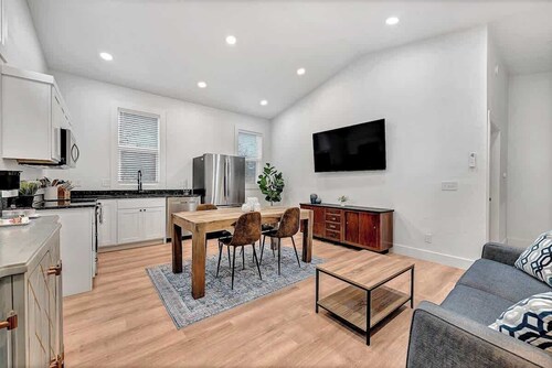 Decca's Guesthouse Su