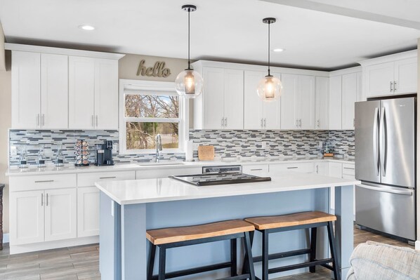 Microwave, oven, dishwasher, coffee/tea maker