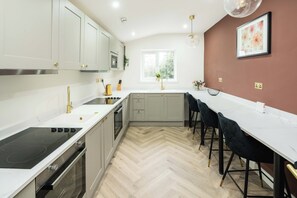 Micro-ondes, four, plaque de cuisson, lave-vaisselle