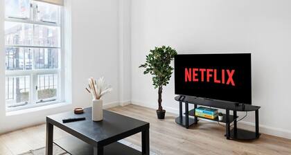 Stylish Apartment In Prime Location | Free Parking