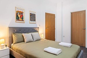 2 bedrooms, iron/ironing board, free WiFi, bed sheets