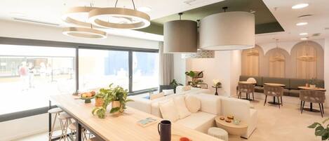 Área de estar no saguão