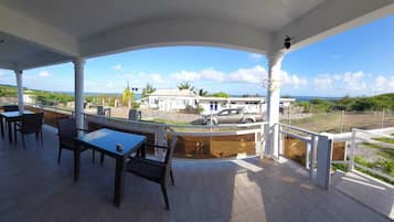 Luxe bungalow, uitzicht op het strand | Terras