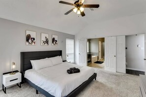 4 bedrooms, iron/ironing board, WiFi, bed sheets